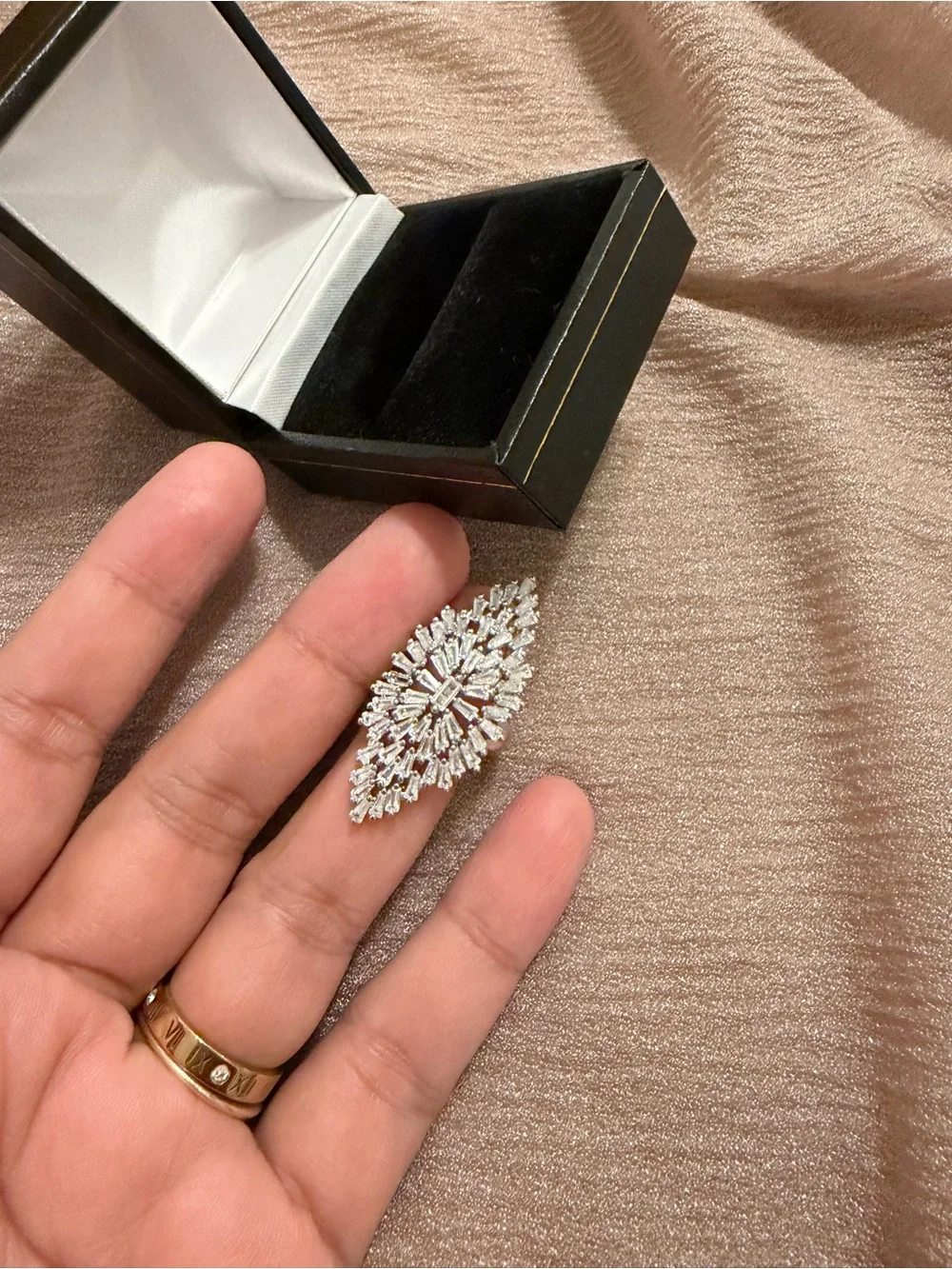 Women clear stones oval ring size 7